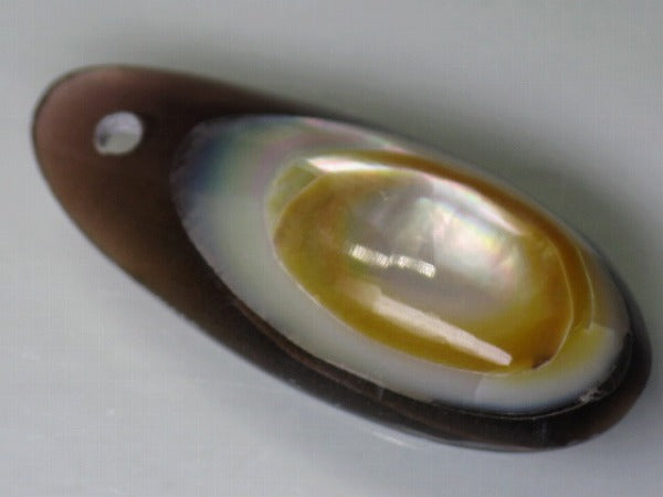 TOKO-BEADS AB303-02 Shell Charm 33mm AB303-02 アコヤ貝チャーム 33mm Asian bead & African bead  Handmade,Lampeork,bead,asia,india,ethnic,parts,accessory,beads とんぼ玉,ビーズ,トンボ玉,アジア,インド,エスニック,手作り,パーツ,アクセサリー