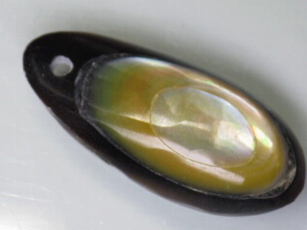 TOKO-BEADS AB303-04 Shell Charm 33mm AB303-04 アコヤ貝チャーム 33mm Asian bead & African bead  Handmade,Lampeork,bead,asia,india,ethnic,parts,accessory,beads とんぼ玉,ビーズ,トンボ玉,アジア,インド,エスニック,手作り,パーツ,アクセサリー