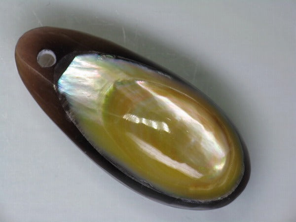 TOKO-BEADS AB303-09 Shell Charm 33mm AB303-09 アコヤ貝チャーム 33mm Asian bead & African bead  Handmade,Lampeork,bead,asia,india,ethnic,parts,accessory,beads とんぼ玉,ビーズ,トンボ玉,アジア,インド,エスニック,手作り,パーツ,アクセサリー