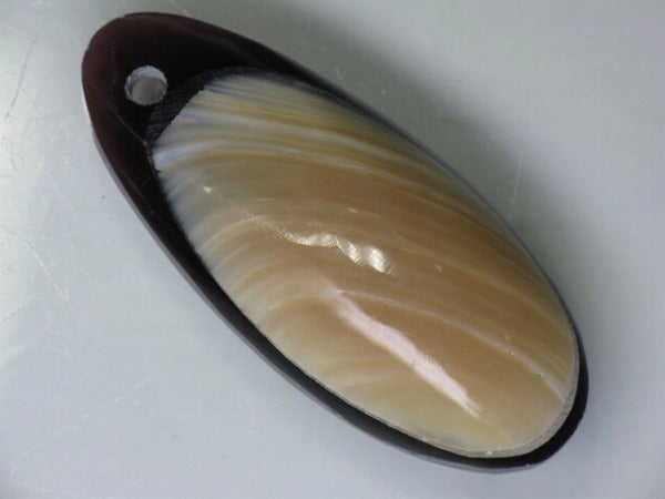 TOKO-BEADS AB303-10 Shell Charm 33mm AB303-10 アコヤ貝チャーム 33mm Asian bead & African bead  Handmade,Lampeork,bead,asia,india,ethnic,parts,accessory,beads とんぼ玉,ビーズ,トンボ玉,アジア,インド,エスニック,手作り,パーツ,アクセサリー
