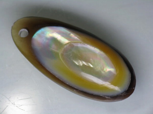 TOKO-BEADS AB303-11 Shell Charm 33mm AB303-11 アコヤ貝チャーム 33mm Asian bead & African bead  Handmade,Lampeork,bead,asia,india,ethnic,parts,accessory,beads とんぼ玉,ビーズ,トンボ玉,アジア,インド,エスニック,手作り,パーツ,アクセサリー