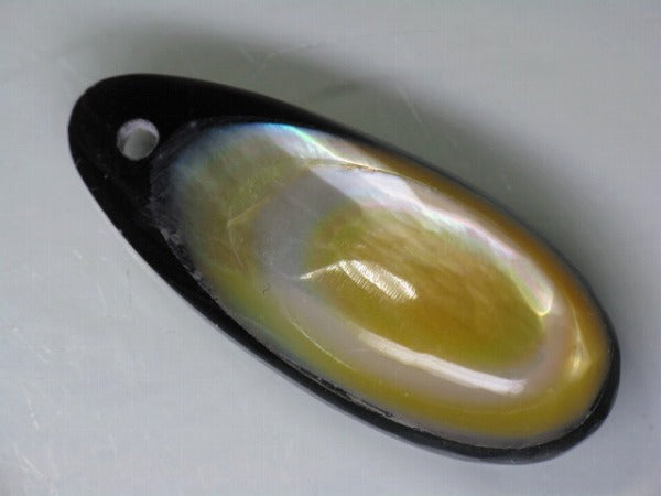 TOKO-BEADS AB303-12 Shell Charm 33mm AB303-12 アコヤ貝チャーム 33mm Asian bead & African bead  Handmade,Lampeork,bead,asia,india,ethnic,parts,accessory,beads とんぼ玉,ビーズ,トンボ玉,アジア,インド,エスニック,手作り,パーツ,アクセサリー
