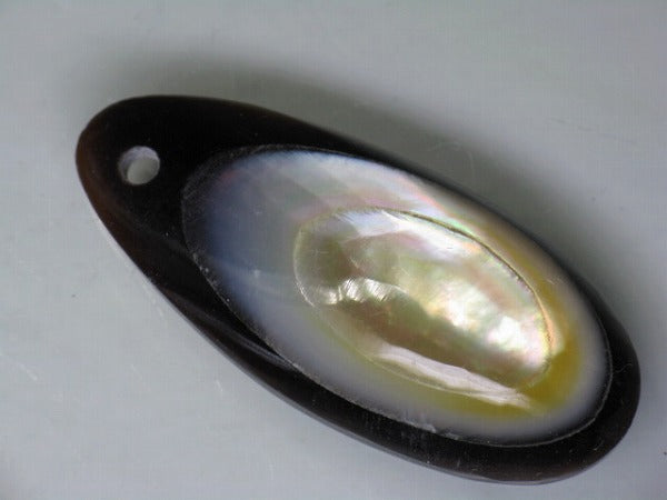 TOKO-BEADS AB303-30 Shell Charm 33mm AB303-30 アコヤ貝チャーム 33mm Asian bead & African bead  Handmade,Lampeork,bead,asia,india,ethnic,parts,accessory,beads とんぼ玉,ビーズ,トンボ玉,アジア,インド,エスニック,手作り,パーツ,アクセサリー