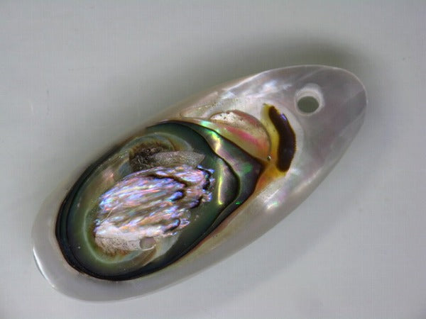 TOKO-BEADS AB303-32 Shell Charm 33mm AB303-32 アコヤ貝チャーム 33mm Asian bead & African bead  Handmade,Lampeork,bead,asia,india,ethnic,parts,accessory,beads とんぼ玉,ビーズ,トンボ玉,アジア,インド,エスニック,手作り,パーツ,アクセサリー
