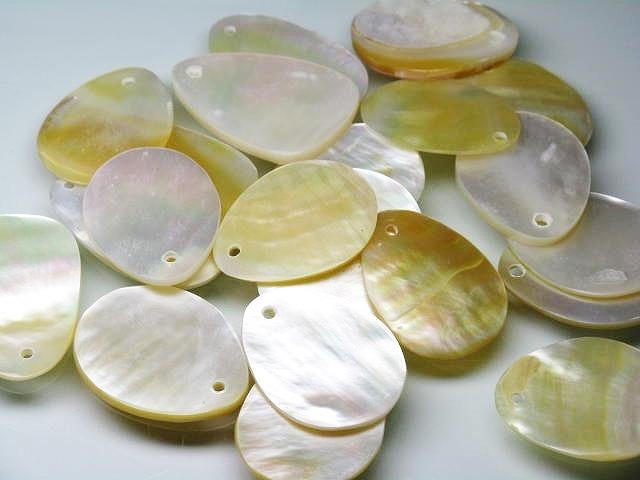 TOKO-BEADS AB307-54 Shell Charm 30~35mm AB307-54 シェルチャーム 30~35mm Asian bead & African bead  Handmade,Lampeork,bead,asia,india,ethnic,parts,accessory,beads とんぼ玉,ビーズ,トンボ玉,アジア,インド,エスニック,手作り,パーツ,アクセサリー
