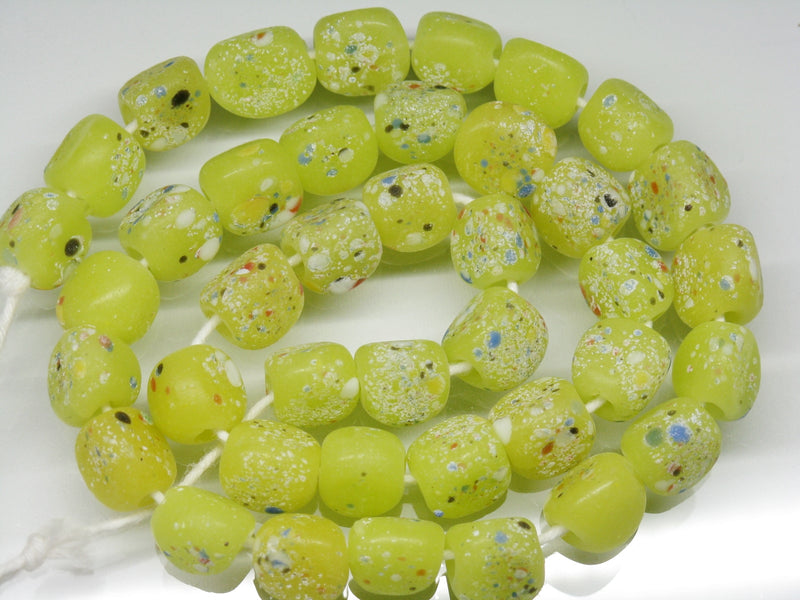 | TOKO-BEADS |AG010N-61 三角とんぼ玉（連） 8~9mmとんぼ玉,ビーズ,トンボ玉,アジア,インド,エスニック,手作り,パーツ,アクセサリー