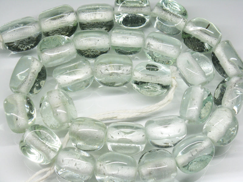 TOKO-BEADS AG011N-01 Glass bead (L) (strand) 12~13mm AG011N-01 三角とんぼ玉L（連） 12~13mm Asian bead & African bead  Handmade,Lampeork,bead,asia,india,ethnic,parts,accessory,beads とんぼ玉,ビーズ,トンボ玉,アジア,インド,エスニック,手作り,パーツ,アクセサリー