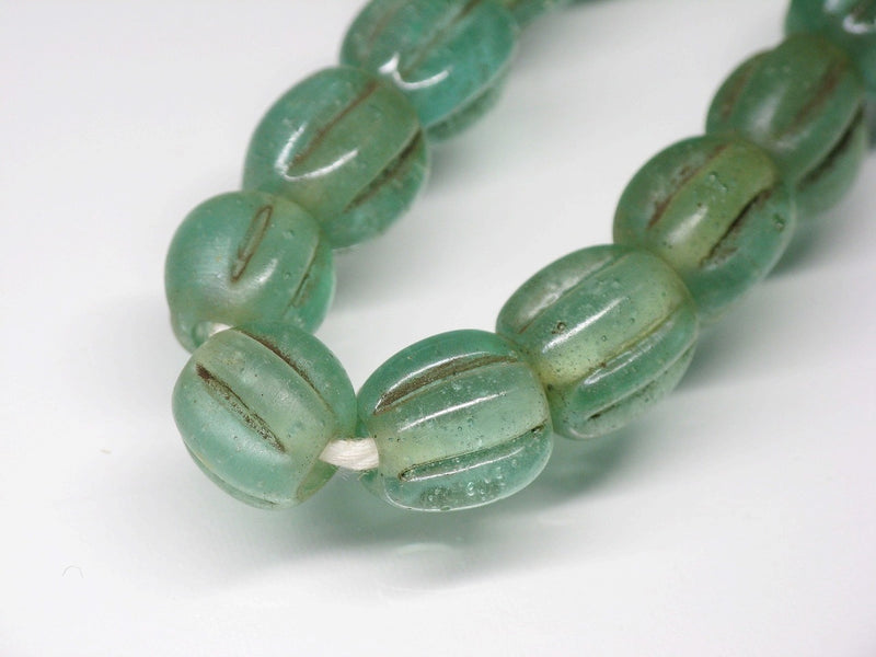 TOKO-BEADS AG026N-09 Glass bead (55pcs/strand) 9~10mm AG026N-09 ナツメ型ビーズ（55個/連） 9~10mm Asian bead & African bead  Handmade,Lampeork,bead,asia,india,ethnic,parts,accessory,beads とんぼ玉,ビーズ,トンボ玉,アジア,インド,エスニック,手作り,パーツ,アクセサリー