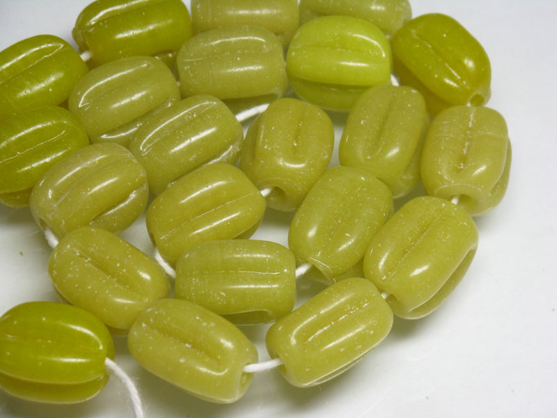 TOKO-BEADS AG026N-68 Glass bead (23pcs/strand) 13mm AG026N-68 ナツメ型ビーズ（23個/連） 13mm Asian bead & African bead  Handmade,Lampeork,bead,asia,india,ethnic,parts,accessory,beads とんぼ玉,ビーズ,トンボ玉,アジア,インド,エスニック,手作り,パーツ,アクセサリー