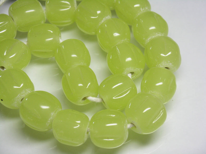 TOKO-BEADS AG026-69N Glass bead (29pcs/strand) 15mm AG026-69N ナツメ型ビーズ（29個/連） 15mm Asian bead & African bead  Handmade,Lampeork,bead,asia,india,ethnic,parts,accessory,beads とんぼ玉,ビーズ,トンボ玉,アジア,インド,エスニック,手作り,パーツ,アクセサリー