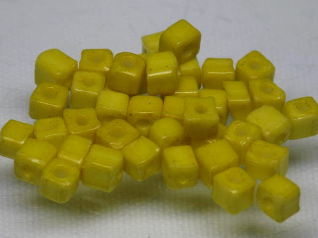 | TOKO-BEADS |AG036-01 角型シードビーズ（3g） 3~3.5mmとんぼ玉,ビーズ,トンボ玉,アジア,インド,エスニック,手作り,パーツ,アクセサリー