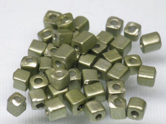 | TOKO-BEADS |AG036-08 角型シードビーズ（3g） 3~3.5mmとんぼ玉,ビーズ,トンボ玉,アジア,インド,エスニック,手作り,パーツ,アクセサリー