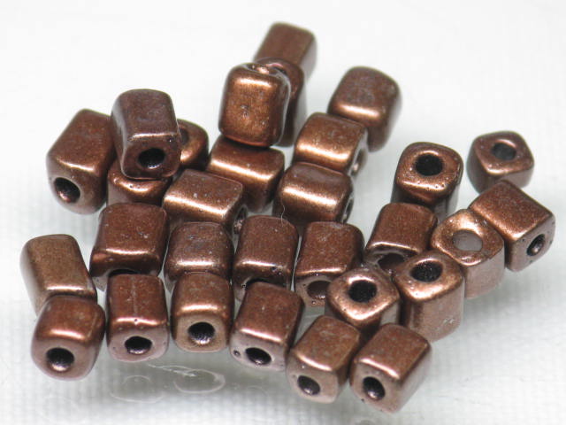 | TOKO-BEADS |AG036-10 角型シードビーズ（3g） 3~3.5mmとんぼ玉,ビーズ,トンボ玉,アジア,インド,エスニック,手作り,パーツ,アクセサリー