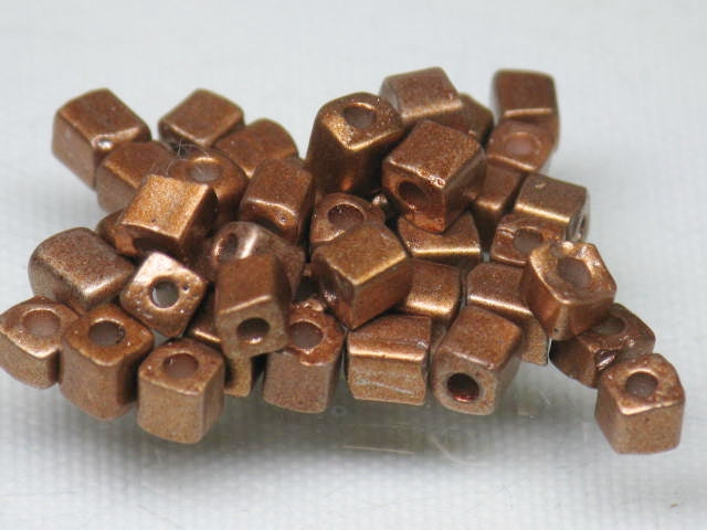 | TOKO-BEADS |AG036-11 角型シードビーズ（3g） 3~3.5mmとんぼ玉,ビーズ,トンボ玉,アジア,インド,エスニック,手作り,パーツ,アクセサリー