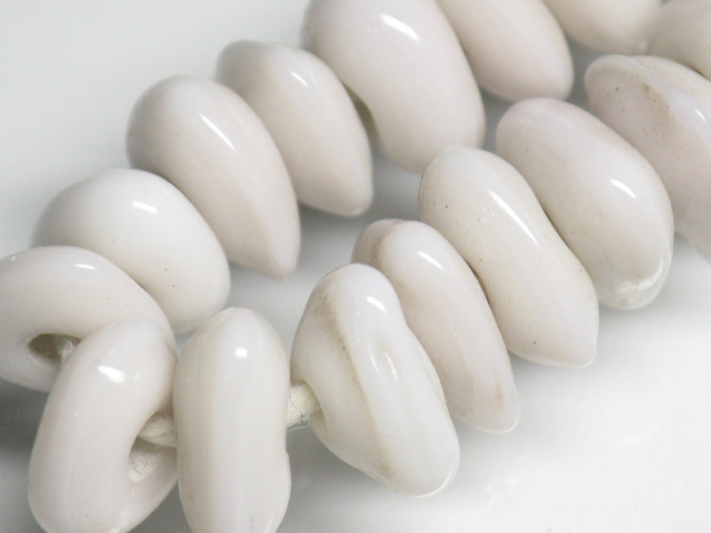TOKO-BEADS AG039-02P Triangle bead (50pcs) 10~12mm AG039-02P トライアングルビーズ（50個パック） 10~12mm Asian bead & African bead  Handmade,Lampeork,bead,asia,india,ethnic,parts,accessory,beads とんぼ玉,ビーズ,トンボ玉,アジア,インド,エスニック,手作り,パーツ,アクセサリー