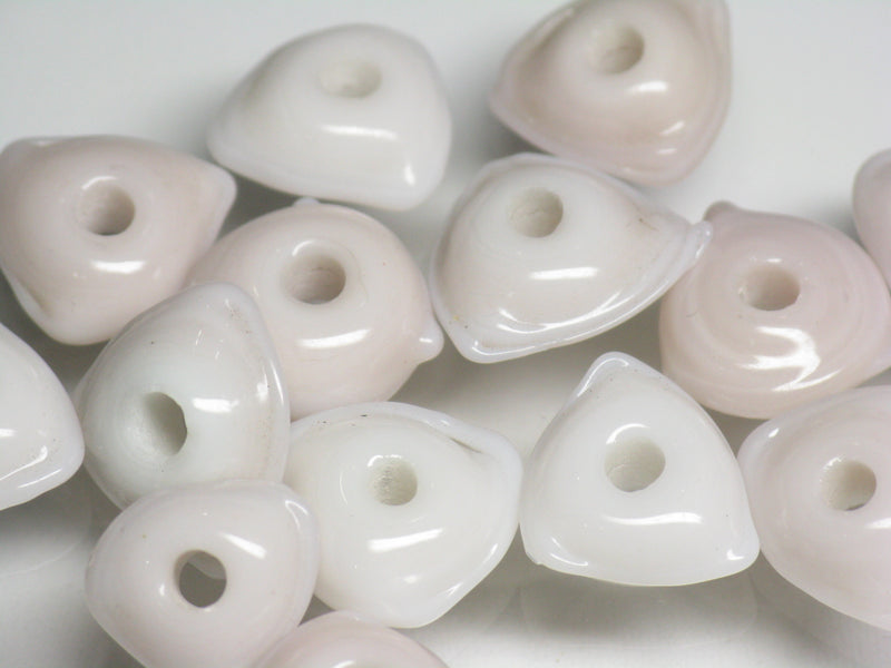 TOKO-BEADS AG039-02P Triangle bead (50pcs) 10~12mm AG039-02P トライアングルビーズ（50個パック） 10~12mm Asian bead & African bead  Handmade,Lampeork,bead,asia,india,ethnic,parts,accessory,beads とんぼ玉,ビーズ,トンボ玉,アジア,インド,エスニック,手作り,パーツ,アクセサリー