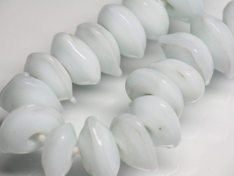 TOKO-BEADS AG039-04P Triangle bead (50pcs) 10~12mm AG039-04P トライアングルビーズ（50個パック） 10~12mm Asian bead & African bead  Handmade,Lampeork,bead,asia,india,ethnic,parts,accessory,beads とんぼ玉,ビーズ,トンボ玉,アジア,インド,エスニック,手作り,パーツ,アクセサリー