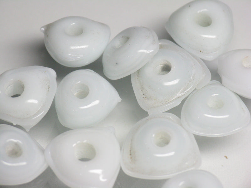 TOKO-BEADS AG039-04P Triangle bead (50pcs) 10~12mm AG039-04P トライアングルビーズ（50個パック） 10~12mm Asian bead & African bead  Handmade,Lampeork,bead,asia,india,ethnic,parts,accessory,beads とんぼ玉,ビーズ,トンボ玉,アジア,インド,エスニック,手作り,パーツ,アクセサリー