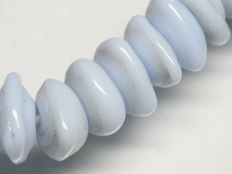TOKO-BEADS AG039-05P Triangle bead (50pcs) 10~11mm AG039-05P トライアングルビーズ（50個パック） 10~11mm Asian bead & African bead  Handmade,Lampeork,bead,asia,india,ethnic,parts,accessory,beads とんぼ玉,ビーズ,トンボ玉,アジア,インド,エスニック,手作り,パーツ,アクセサリー