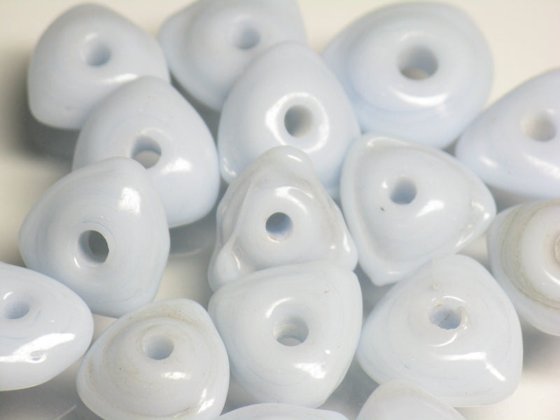 TOKO-BEADS AG039-05P Triangle bead (50pcs) 10~11mm AG039-05P トライアングルビーズ（50個パック） 10~11mm Asian bead & African bead  Handmade,Lampeork,bead,asia,india,ethnic,parts,accessory,beads とんぼ玉,ビーズ,トンボ玉,アジア,インド,エスニック,手作り,パーツ,アクセサリー