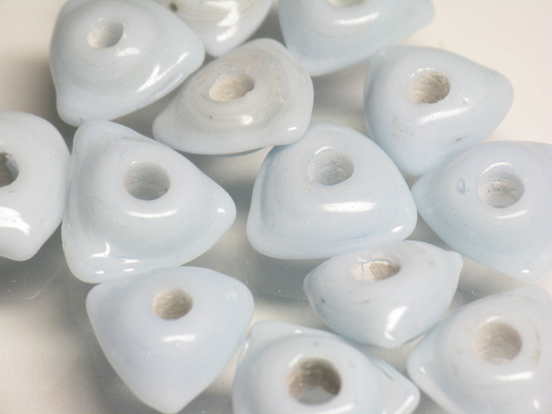 TOKO-BEADS AG039-06P Triangle bead (50pcs) 10~11mm AG039-06P トライアングルビーズ（50個パック） 10~11mm Asian bead & African bead  Handmade,Lampeork,bead,asia,india,ethnic,parts,accessory,beads とんぼ玉,ビーズ,トンボ玉,アジア,インド,エスニック,手作り,パーツ,アクセサリー