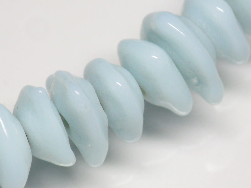 TOKO-BEADS AG039-07P Triangle bead (50pcs) 10mm AG039-07P トライアングルビーズ（50個パック） 10mm Asian bead & African bead  Handmade,Lampeork,bead,asia,india,ethnic,parts,accessory,beads とんぼ玉,ビーズ,トンボ玉,アジア,インド,エスニック,手作り,パーツ,アクセサリー