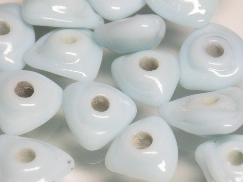 TOKO-BEADS AG039-07P Triangle bead (50pcs) 10mm AG039-07P トライアングルビーズ（50個パック） 10mm Asian bead & African bead  Handmade,Lampeork,bead,asia,india,ethnic,parts,accessory,beads とんぼ玉,ビーズ,トンボ玉,アジア,インド,エスニック,手作り,パーツ,アクセサリー