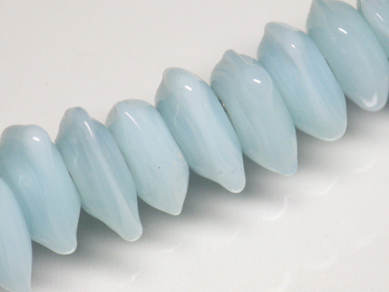 TOKO-BEADS AG039-08P Triangle bead (50pcs) 9~10mm AG039-08P トライアングルビーズ（50個パック） 9~10mm Asian bead & African bead  Handmade,Lampeork,bead,asia,india,ethnic,parts,accessory,beads とんぼ玉,ビーズ,トンボ玉,アジア,インド,エスニック,手作り,パーツ,アクセサリー
