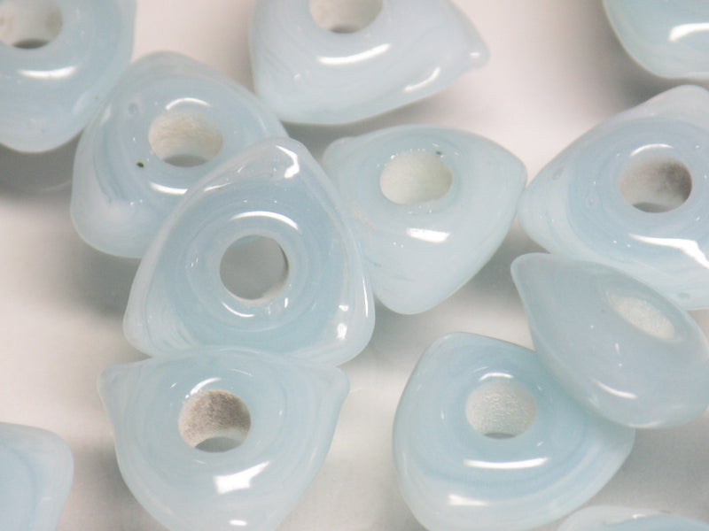 TOKO-BEADS AG039-08P Triangle bead (50pcs) 9~10mm AG039-08P トライアングルビーズ（50個パック） 9~10mm Asian bead & African bead  Handmade,Lampeork,bead,asia,india,ethnic,parts,accessory,beads とんぼ玉,ビーズ,トンボ玉,アジア,インド,エスニック,手作り,パーツ,アクセサリー