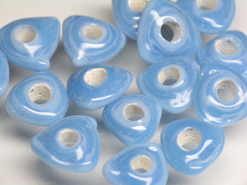 TOKO-BEADS AG039-12P Triangle bead (50pcs) 9~10mm AG039-12P トライアングルビーズ（50個パック） 9~10mm Asian bead & African bead  Handmade,Lampeork,bead,asia,india,ethnic,parts,accessory,beads とんぼ玉,ビーズ,トンボ玉,アジア,インド,エスニック,手作り,パーツ,アクセサリー