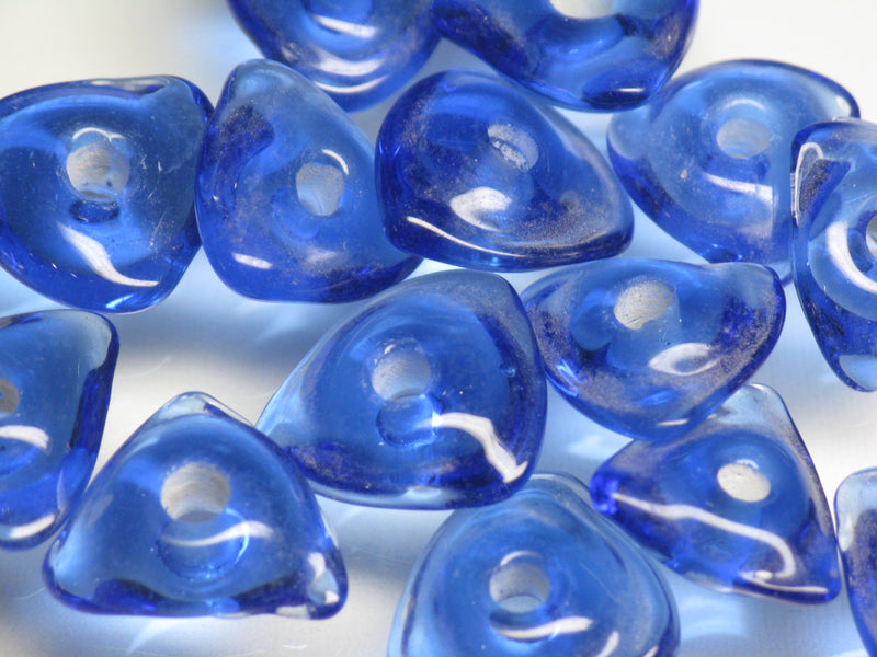 TOKO-BEADS AG039-14P Triangle bead (50pcs) 11~12mm AG039-14P トライアングルビーズ（50個パック） 11~12mm Asian bead & African bead  Handmade,Lampeork,bead,asia,india,ethnic,parts,accessory,beads とんぼ玉,ビーズ,トンボ玉,アジア,インド,エスニック,手作り,パーツ,アクセサリー