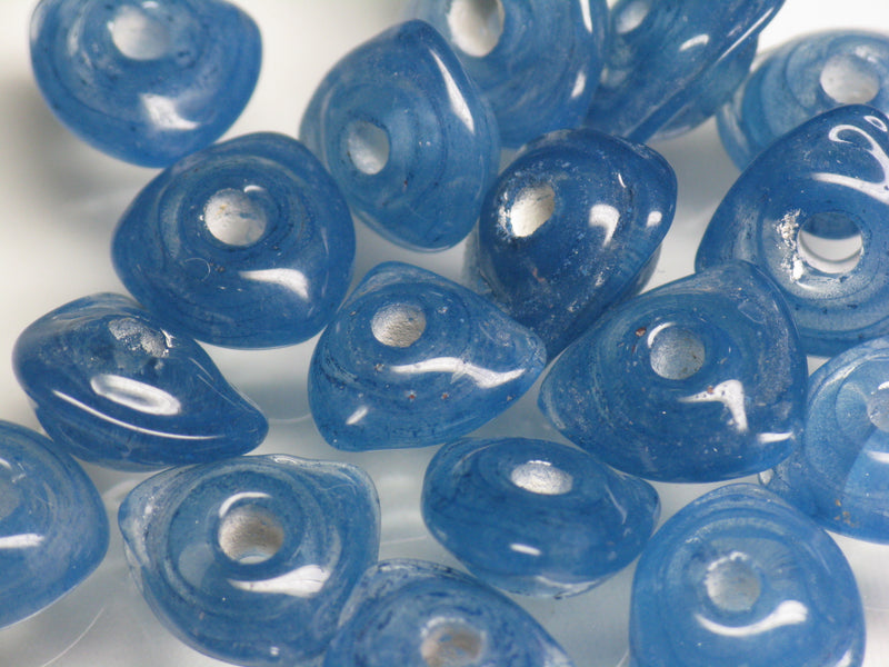 TOKO-BEADS AG039-15P Triangle bead (50pcs) 10.5~11.5mm AG039-15P トライアングルビーズ（50個パック） 10.5~11.5mm Asian bead & African bead  Handmade,Lampeork,bead,asia,india,ethnic,parts,accessory,beads とんぼ玉,ビーズ,トンボ玉,アジア,インド,エスニック,手作り,パーツ,アクセサリー