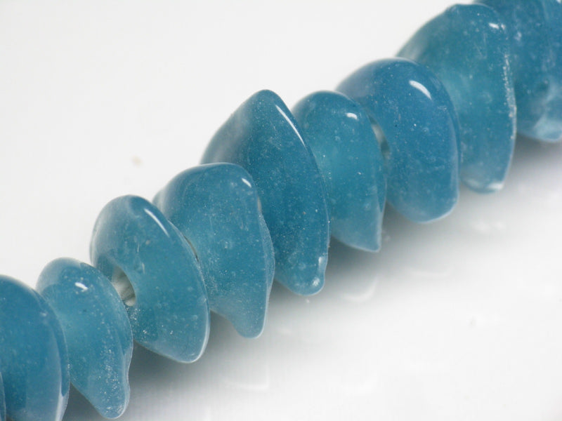 TOKO-BEADS AG039-16P Triangle bead (50pcs) 11~12mm AG039-16P トライアングルビーズ（50個パック） 11~12mm Asian bead & African bead  Handmade,Lampeork,bead,asia,india,ethnic,parts,accessory,beads とんぼ玉,ビーズ,トンボ玉,アジア,インド,エスニック,手作り,パーツ,アクセサリー