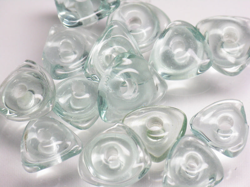 TOKO-BEADS AG039-18P Triangle bead (50pcs) 10~12mm AG039-18P トライアングルビーズ（50個パック） 10~12mm Asian bead & African bead  Handmade,Lampeork,bead,asia,india,ethnic,parts,accessory,beads とんぼ玉,ビーズ,トンボ玉,アジア,インド,エスニック,手作り,パーツ,アクセサリー