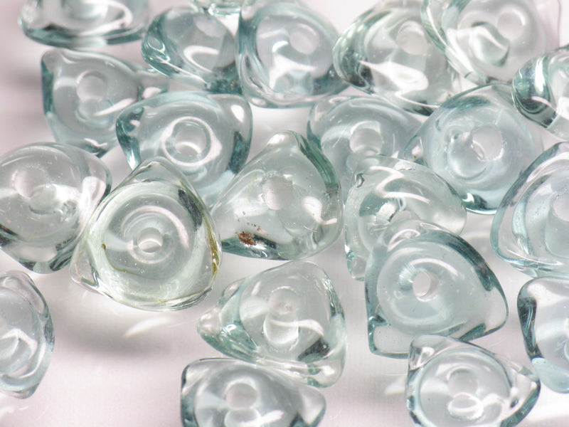 TOKO-BEADS AG039-19P Triangle bead (50pcs) 9.5~10.5mm AG039-19P トライアングルビーズ（50個パック） 9.5~10.5mm Asian bead & African bead  Handmade,Lampeork,bead,asia,india,ethnic,parts,accessory,beads とんぼ玉,ビーズ,トンボ玉,アジア,インド,エスニック,手作り,パーツ,アクセサリー
