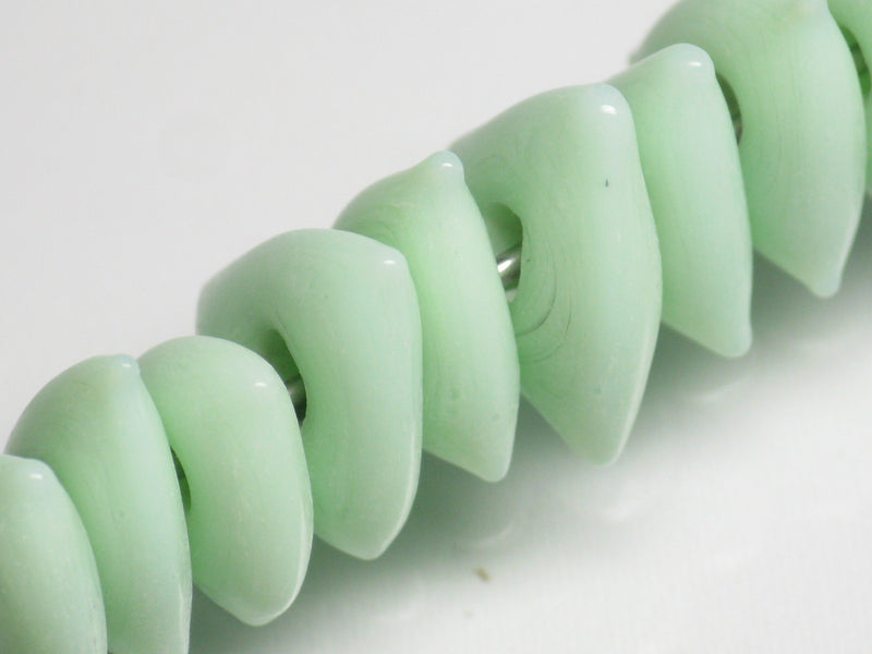 TOKO-BEADS AG039-21P Triangle bead (50pcs) 10~11.5mm AG039-21P トライアングルビーズ（50個パック） 10~11.5mm Asian bead & African bead  Handmade,Lampeork,bead,asia,india,ethnic,parts,accessory,beads とんぼ玉,ビーズ,トンボ玉,アジア,インド,エスニック,手作り,パーツ,アクセサリー