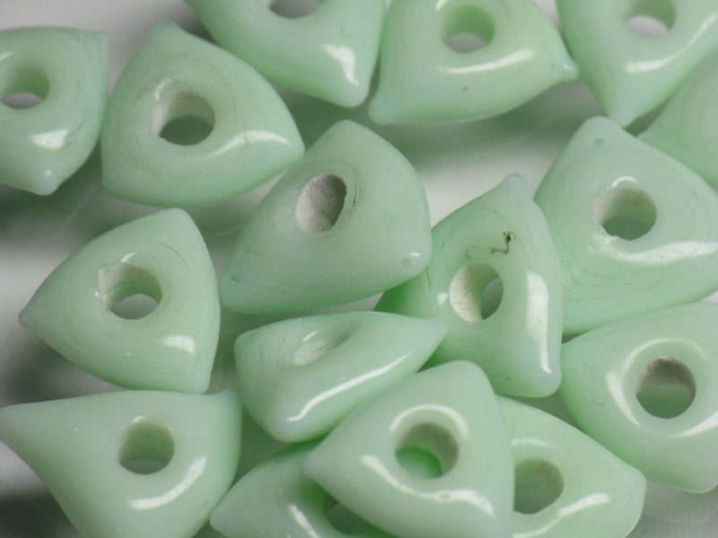TOKO-BEADS AG039-21P Triangle bead (50pcs) 10~11.5mm AG039-21P トライアングルビーズ（50個パック） 10~11.5mm Asian bead & African bead  Handmade,Lampeork,bead,asia,india,ethnic,parts,accessory,beads とんぼ玉,ビーズ,トンボ玉,アジア,インド,エスニック,手作り,パーツ,アクセサリー