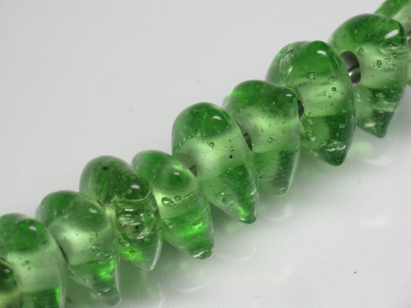 TOKO-BEADS AG039-22P Triangle bead (50pcs) 10~11.5mm AG039-22P トライアングルビーズ（50個パック） 10~11.5mm Asian bead & African bead  Handmade,Lampeork,bead,asia,india,ethnic,parts,accessory,beads とんぼ玉,ビーズ,トンボ玉,アジア,インド,エスニック,手作り,パーツ,アクセサリー