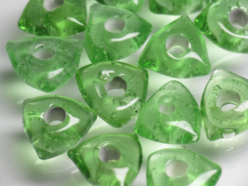 TOKO-BEADS AG039-22P Triangle bead (50pcs) 10~11.5mm AG039-22P トライアングルビーズ（50個パック） 10~11.5mm Asian bead & African bead  Handmade,Lampeork,bead,asia,india,ethnic,parts,accessory,beads とんぼ玉,ビーズ,トンボ玉,アジア,インド,エスニック,手作り,パーツ,アクセサリー