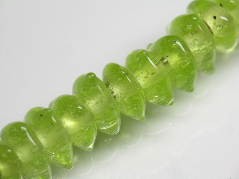 TOKO-BEADS AG039-24P Triangle bead (50pcs) 9.5~10.5mm AG039-24P トライアングルビーズ（50個パック） 9.5~10.5mm Asian bead & African bead  Handmade,Lampeork,bead,asia,india,ethnic,parts,accessory,beads とんぼ玉,ビーズ,トンボ玉,アジア,インド,エスニック,手作り,パーツ,アクセサリー