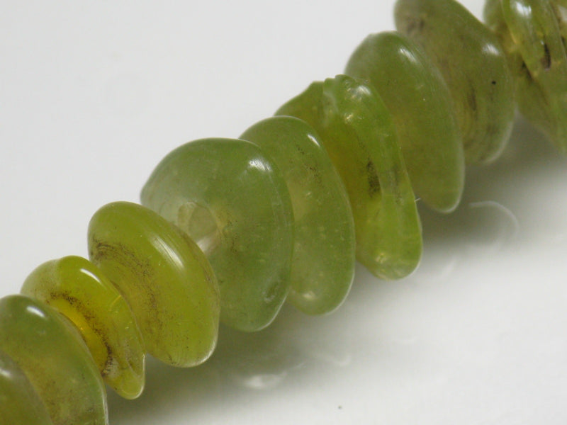 TOKO-BEADS AG039-25P Triangle bead (50pcs) 9.5~10.5mm AG039-25P トライアングルビーズ（50個パック） 9.5~10.5mm Asian bead & African bead  Handmade,Lampeork,bead,asia,india,ethnic,parts,accessory,beads とんぼ玉,ビーズ,トンボ玉,アジア,インド,エスニック,手作り,パーツ,アクセサリー