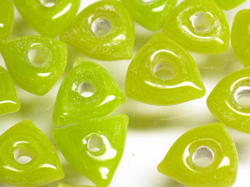 TOKO-BEADS AG039-27P Triangle bead (50pcs) 10.5~12mm AG039-27P トライアングルビーズ（50個パック） 10.5~12mm Asian bead & African bead  Handmade,Lampeork,bead,asia,india,ethnic,parts,accessory,beads とんぼ玉,ビーズ,トンボ玉,アジア,インド,エスニック,手作り,パーツ,アクセサリー