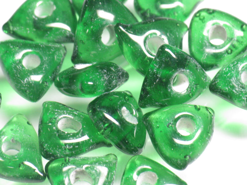 TOKO-BEADS AG039-30P Triangle bead (50pcs) 10~11mm AG039-30P トライアングルビーズ（50個パック） 10~11mm Asian bead & African bead  Handmade,Lampeork,bead,asia,india,ethnic,parts,accessory,beads とんぼ玉,ビーズ,トンボ玉,アジア,インド,エスニック,手作り,パーツ,アクセサリー