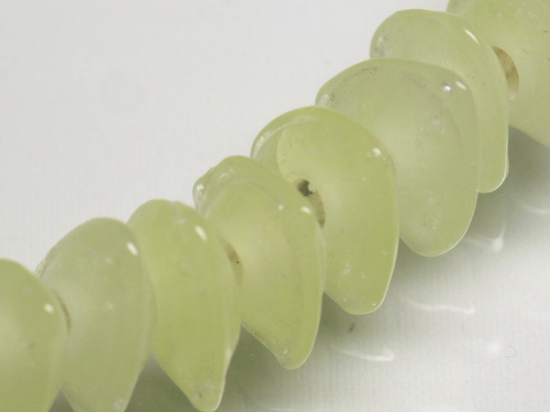 TOKO-BEADS AG039-31P Triangle bead (50pcs) 11~12mm AG039-31P トライアングルビーズ（50個パック） 11~12mm Asian bead & African bead  Handmade,Lampeork,bead,asia,india,ethnic,parts,accessory,beads とんぼ玉,ビーズ,トンボ玉,アジア,インド,エスニック,手作り,パーツ,アクセサリー