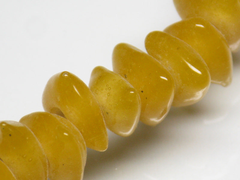 TOKO-BEADS AG039-35P Triangle bead (50pcs) 8.5~11mm AG039-35P トライアングルビーズ（50個パック） 8.5~11mm Asian bead & African bead  Handmade,Lampeork,bead,asia,india,ethnic,parts,accessory,beads とんぼ玉,ビーズ,トンボ玉,アジア,インド,エスニック,手作り,パーツ,アクセサリー