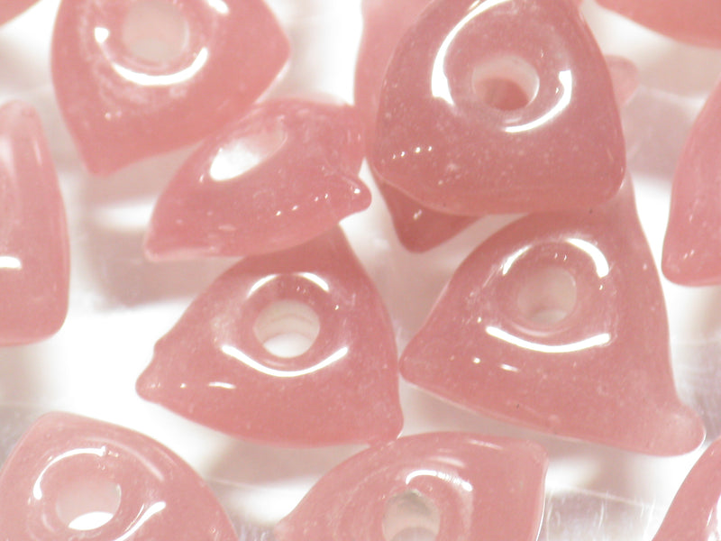 TOKO-BEADS AG039-39P Triangle bead (50pcs) 10~11mm AG039-39P トライアングルビーズ（50個パック） 10~11mm Asian bead & African bead  Handmade,Lampeork,bead,asia,india,ethnic,parts,accessory,beads とんぼ玉,ビーズ,トンボ玉,アジア,インド,エスニック,手作り,パーツ,アクセサリー