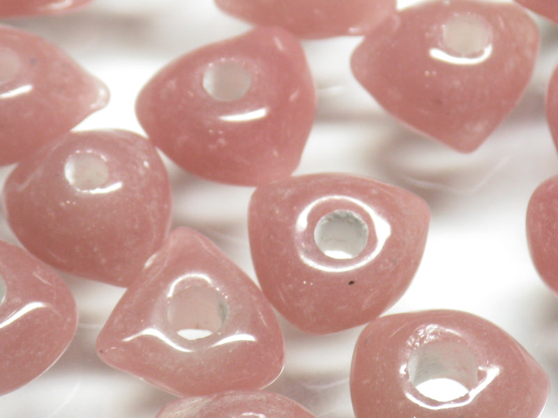 TOKO-BEADS AG039-40P Triangle bead (50pcs) 10~11mm AG039-40P トライアングルビーズ（50個パック） 10~11mm Asian bead & African bead  Handmade,Lampeork,bead,asia,india,ethnic,parts,accessory,beads とんぼ玉,ビーズ,トンボ玉,アジア,インド,エスニック,手作り,パーツ,アクセサリー