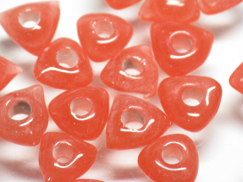 TOKO-BEADS AG039-47P Triangle bead (50pcs) 9~10mm AG039-47P トライアングルビーズ（50個パック） 9~10mm Asian bead & African bead  Handmade,Lampeork,bead,asia,india,ethnic,parts,accessory,beads とんぼ玉,ビーズ,トンボ玉,アジア,インド,エスニック,手作り,パーツ,アクセサリー