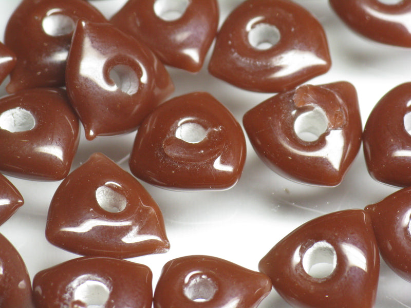TOKO-BEADS AG039-57P Triangle bead (50pcs) 10~13mm AG039-57P トライアングルビーズ（50個パック） 10~13mm Asian bead & African bead  Handmade,Lampeork,bead,asia,india,ethnic,parts,accessory,beads とんぼ玉,ビーズ,トンボ玉,アジア,インド,エスニック,手作り,パーツ,アクセサリー