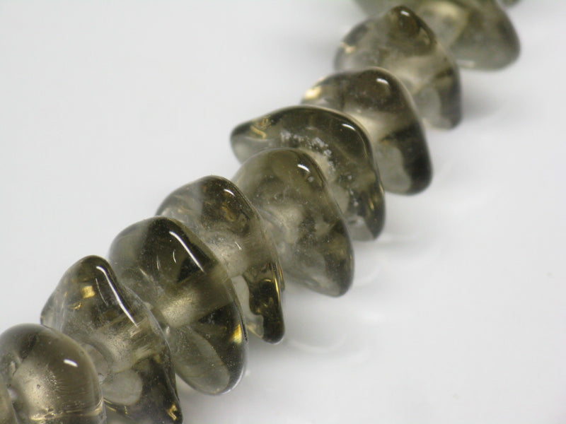 TOKO-BEADS AG039-61P Triangle bead (50pcs) 9.5~12.5mm AG039-61P トライアングルビーズ（50個パック） 9.5~12.5mm Asian bead & African bead  Handmade,Lampeork,bead,asia,india,ethnic,parts,accessory,beads とんぼ玉,ビーズ,トンボ玉,アジア,インド,エスニック,手作り,パーツ,アクセサリー